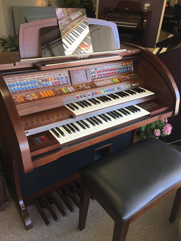 Used lowrey store piano prices